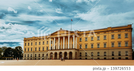 Royal Palace facade in central Oslo Royal Palace facade in central Oslo 139726553