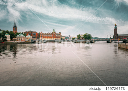The Vasa Bridge to Gamla stan over Norrstrom, with the Riddarholmen Church tower in the back in Stockholm, Sweden. Riddarholmskyrkan church and historic waterfront skyline, Stockholm, Sweden 139726578