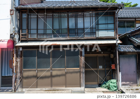 日本の鳥取県若桜町の古くてとても美しい町並み 日本の鳥取県若桜町の古くてとても美しい町並み 139726886