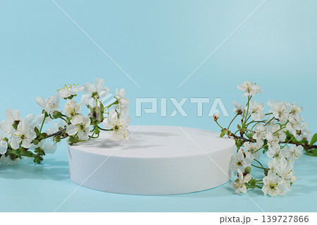 Empty product podium and fresh live spring flowers.Abstract beautiful flower arrangement with cherry blossoms,banner.Stage for business concept.Minimal modern aesthetics and elegant beauty concept Empty product podium and fresh live spring flowers.Abstract beautiful flower arrangement with cherry blossoms,banner.Stage for business concept.Minimal modern aesthetics and elegant beauty concept 139727866