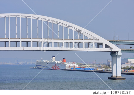 神戸六甲アイランド 六甲ライナーと六甲大橋 神戸六甲アイランド 六甲ライナーと六甲大橋 139728157