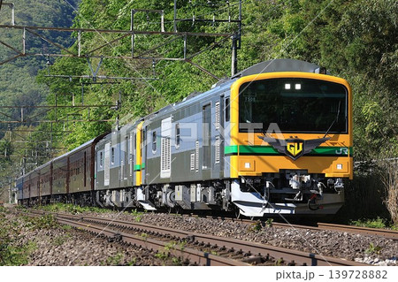 【JR東日本】GV-E197系+旧型客車 快速「GVレトロぐんま水上」(上越線:上牧〜後閑) 【JR東日本】GV-E197系+旧型客車 快速「GVレトロぐんま水上」(上越線:上牧〜後閑) 139728882