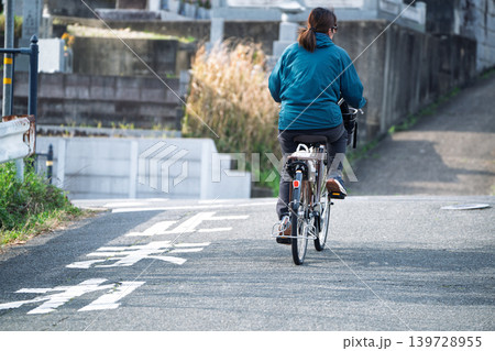 道路交通法改正で話題となっている自転車のマナーの現場を撮影 道路交通法改正で話題となっている自転車のマナーの現場を撮影 139728955