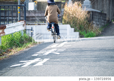 道路交通法改正で話題となっている自転車のマナーの現場を撮影 道路交通法改正で話題となっている自転車のマナーの現場を撮影 139728956