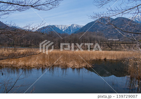 雪山と沼 139729007