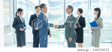ビジネス 握手 提携 合意 ビジネス 握手 提携 合意 139729272