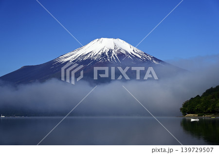 5月、山中湖畔の風景 (撮影地:山中湖畔) 5月、山中湖畔の風景 (撮影地:山中湖畔) 139729507