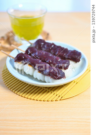 素朴で懐かしい味、つぶあん串団子 素朴で懐かしい味、つぶあん串団子 139729744
