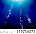 水中から見上げた青い光の水彩風イラスト 139730372