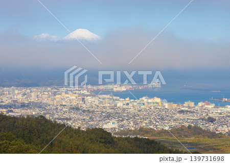 静岡県日本平からの夕焼け富士山 139731698