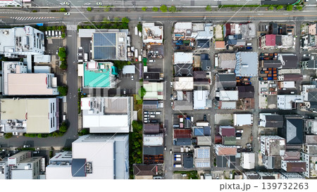 住宅地と道路の真俯瞰ドローン空撮 住宅地と道路の真俯瞰ドローン空撮 139732263