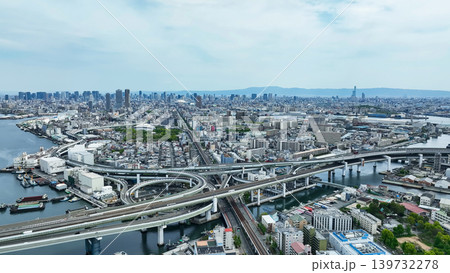 都市と道路の風景ドローン空撮 都市と道路の風景ドローン空撮 139732278