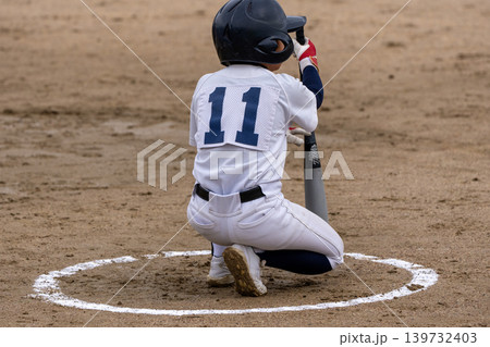 プロ野球選手を夢見て頑張っている野球少年 139732403