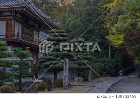 京都府八幡市に所在する臨済宗円福寺の托鉢僧を撮影したもの 京都府八幡市に所在する臨済宗円福寺の托鉢僧を撮影したもの 139732459