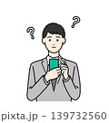 スマホを操作して疑問を浮かべるスーツ姿の男性イラスト素材 139732560