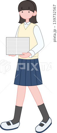 プリントを運ぶ女子生徒 プリントを運ぶ女子生徒 139732567