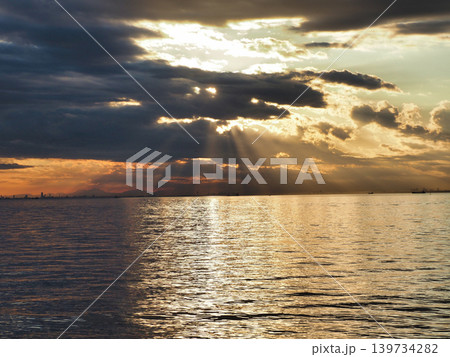 海に沈む夕日 海に沈む夕日 139734282