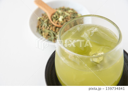 冷たい抹茶入り玄米茶 冷たい抹茶入り玄米茶 139734841