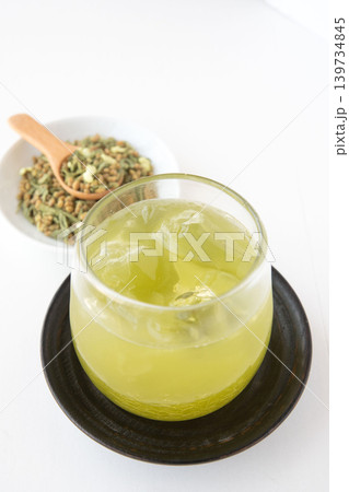 冷たい抹茶入り玄米茶 冷たい抹茶入り玄米茶 139734845