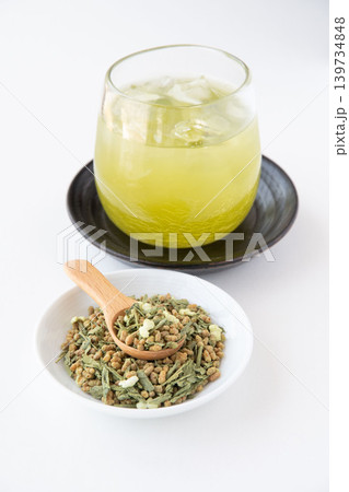 冷たい抹茶入り玄米茶 冷たい抹茶入り玄米茶 139734848