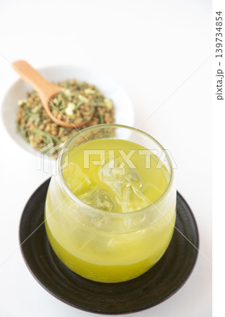冷たい抹茶入り玄米茶 冷たい抹茶入り玄米茶 139734854
