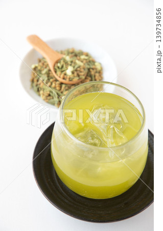 冷たい抹茶入り玄米茶 冷たい抹茶入り玄米茶 139734856
