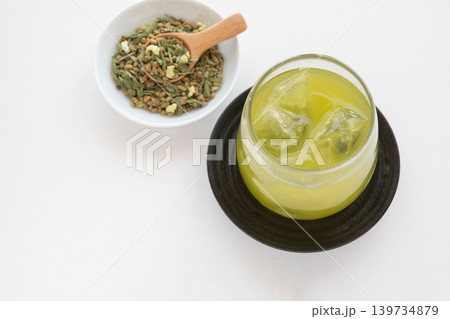 冷たい抹茶入り玄米茶 139734879