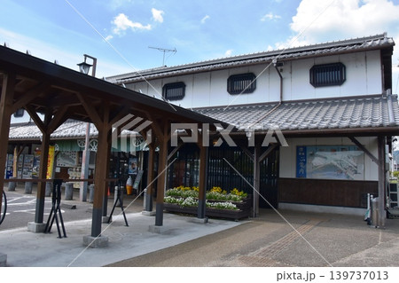 三重県亀山市　道の駅関宿と青空 139737013