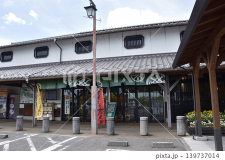 三重県亀山市　道の駅関宿と青空 139737014
