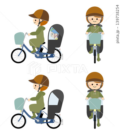 レインコートを着て自転車に乗る親子 139738254