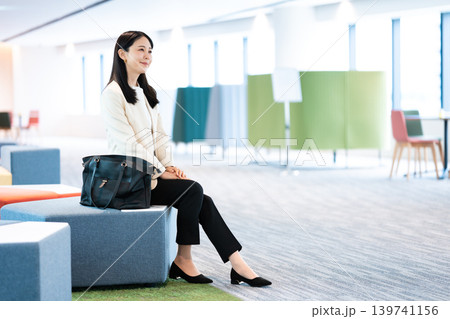 これから商談の女性 これから商談の女性 139741156