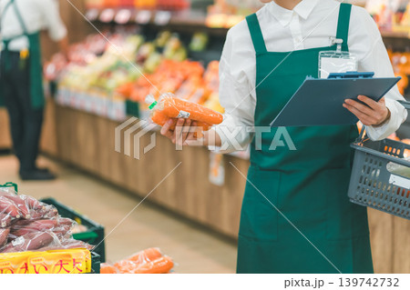 supermarket 139742732