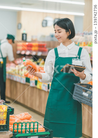 supermarket 139742736