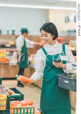 supermarket 139742744