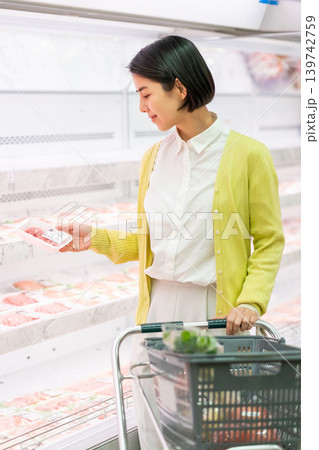 supermarket supermarket 139742759