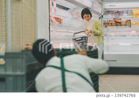 supermarket 139742768
