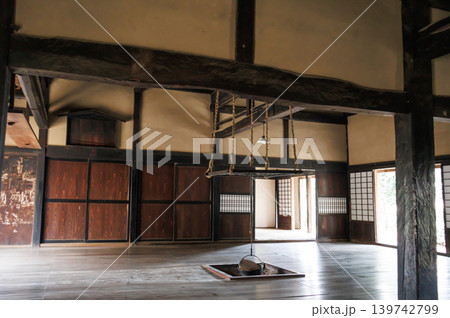 茨城県日立風土記の丘にある茅葺き屋根の旧家 139742799