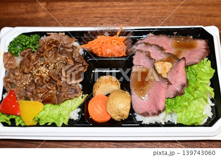 贅沢なローストビーフ&焼肉のW肉弁当 贅沢なローストビーフ&焼肉のW肉弁当 139743060