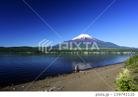5月、山中湖畔の風景 (撮影地：山中湖親水公園付近) 139743110