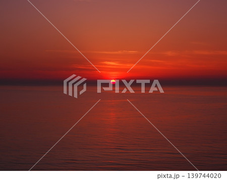 海に沈む夕日 海に沈む夕日 139744020