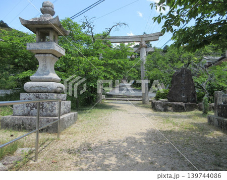 山口県山口市！古熊神社の鳥居 139744086