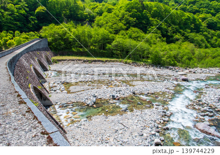 奥飛騨温泉郷の絶景スポット「地蔵平砂防堰堤」 139744229