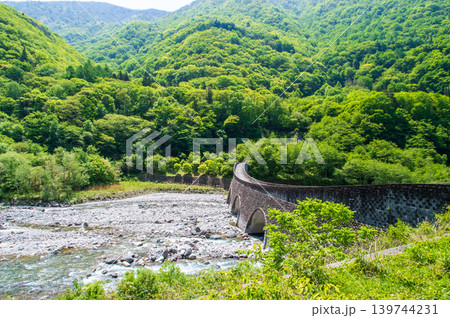 奥飛騨温泉郷の絶景スポット「地蔵平砂防堰堤」 139744231