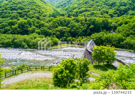 奥飛騨温泉郷の絶景スポット「地蔵平砂防堰堤」 139744235