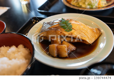 美味しい魚の煮つけ 139744474