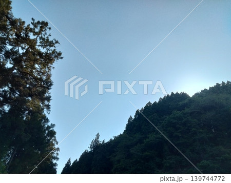 山に差し込む光 139744772