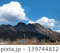 山にかかる雲 139744812