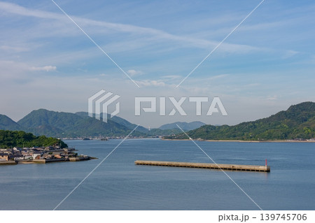 しまなみ海道因島 瀬戸内海に広がる漁村の風景 しまなみ海道因島 瀬戸内海に広がる漁村の風景 139745706