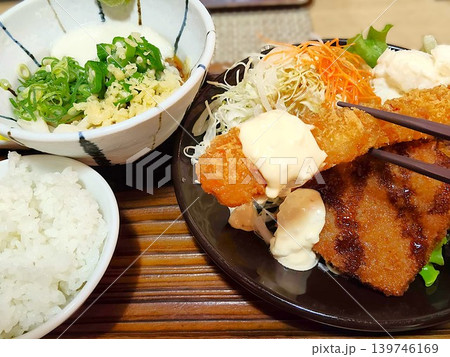 エビフライととんかつの定食、ミニうどん付 エビフライととんかつの定食、ミニうどん付 139746169