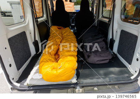 軽バンで楽しむ車中泊スタイル アウトドアと旅行のイメージ 軽バンで楽しむ車中泊スタイル アウトドアと旅行のイメージ 139746565